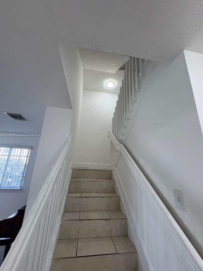 Building Photo - 2092 NE 167th St