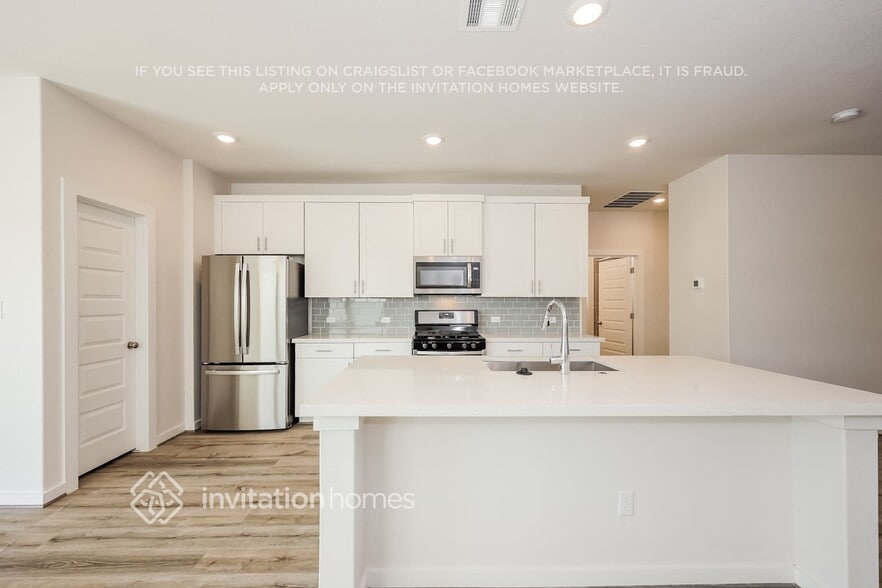 Building Photo - 4727 Audubon Pl