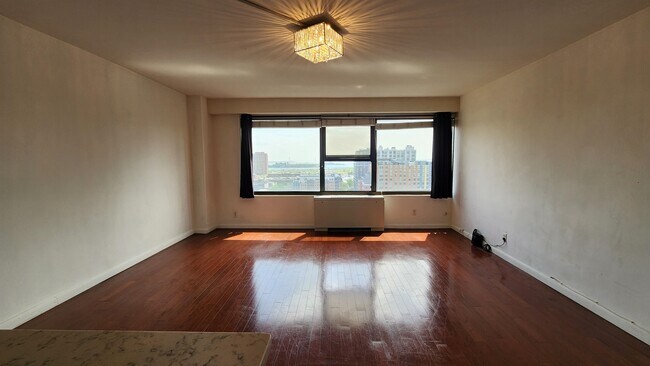 Building Photo - 135 Montgomery St