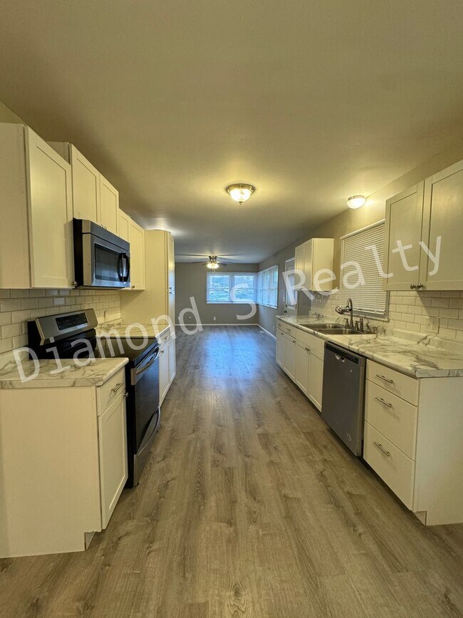 Building Photo - 2202 S Prospect Ct