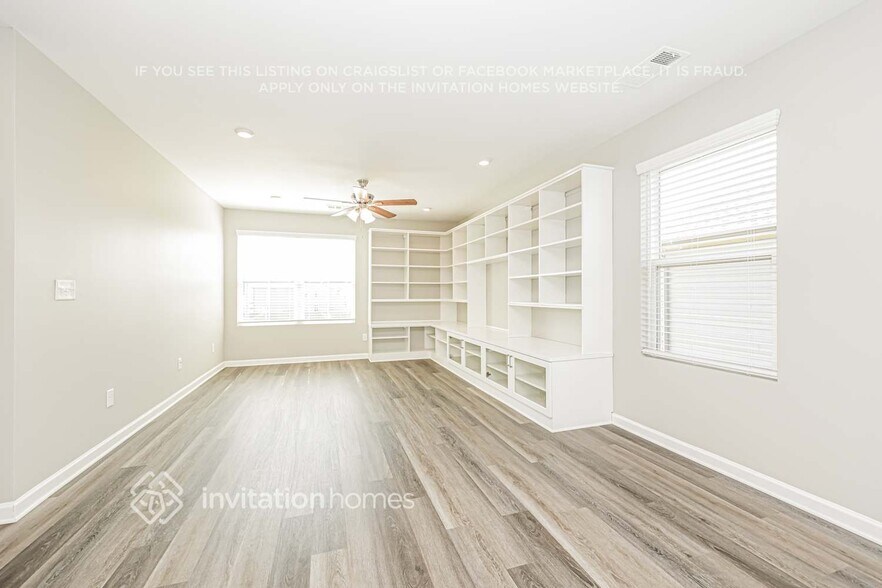 Building Photo - 4313 Hoboken Wy