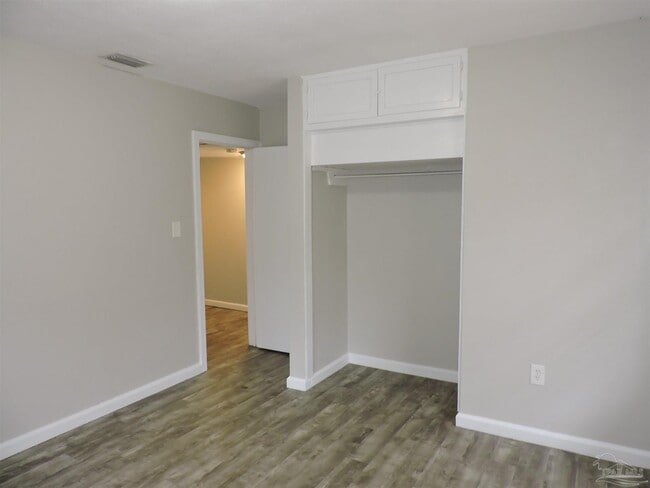 Building Photo - 220 E Highland Dr