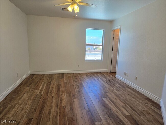 Building Photo - 221 Palmarosa St