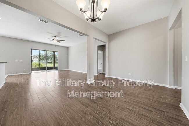 Building Photo - 374 Porta Rosa Circle