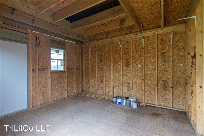 Building Photo - 206 Sassafras St
