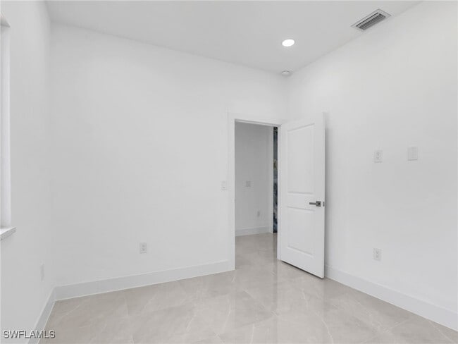 Building Photo - 2811 Cerito Ave N