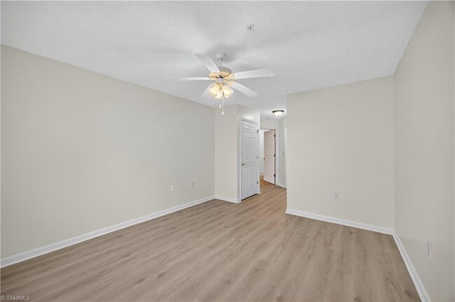 Building Photo - 2221 Delaney Dr