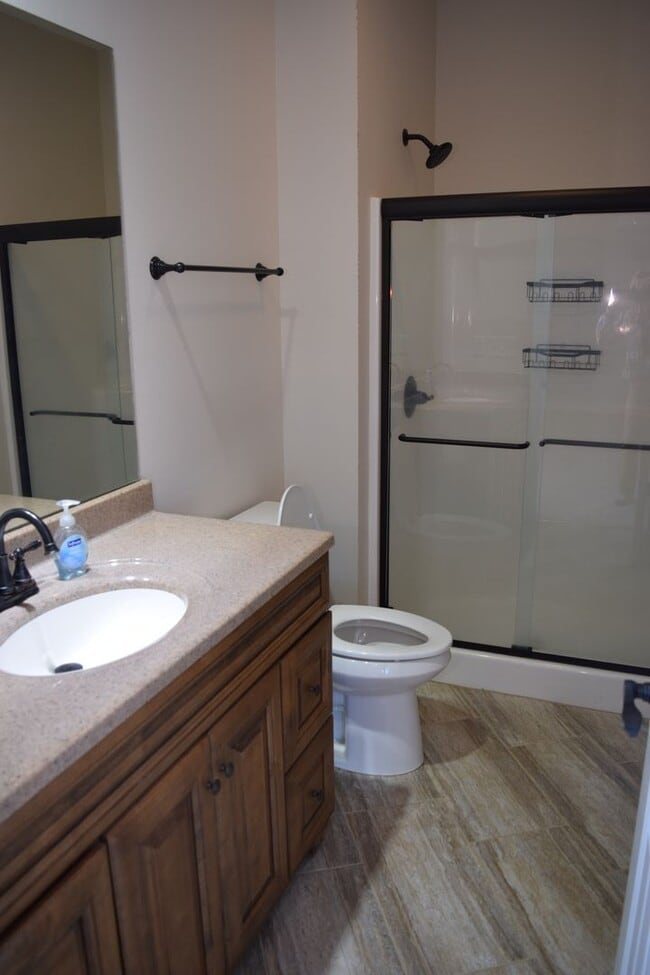 Building Photo - Lake Front 1 Bedroom Apartment - Large Garage & Boat Parking