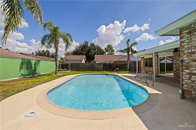 Building Photo - 18 Martin Ave