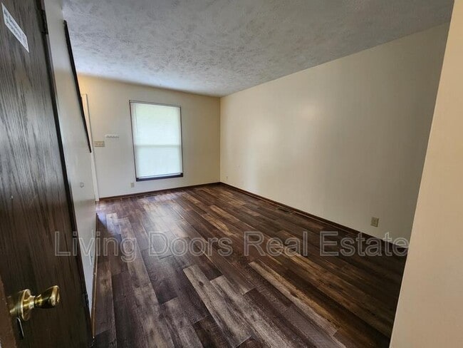 Building Photo - 1520 David Dr
