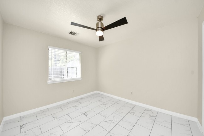 Building Photo - 5114 Santrey Dr