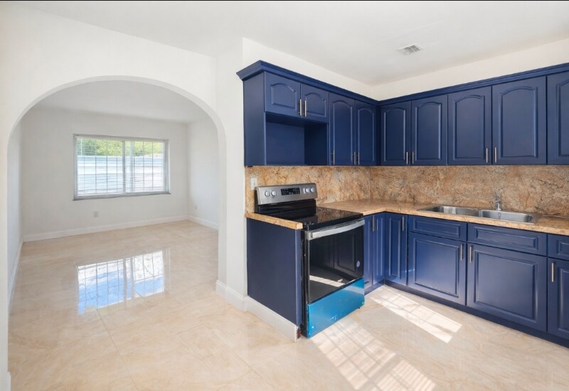 Building Photo - 890 NW 106th St