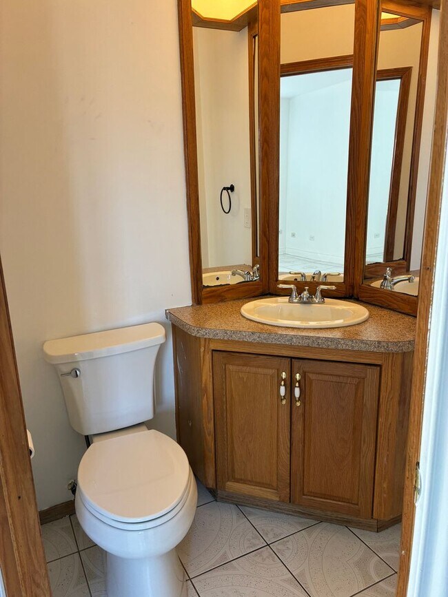 Building Photo - 5309 30th Pl