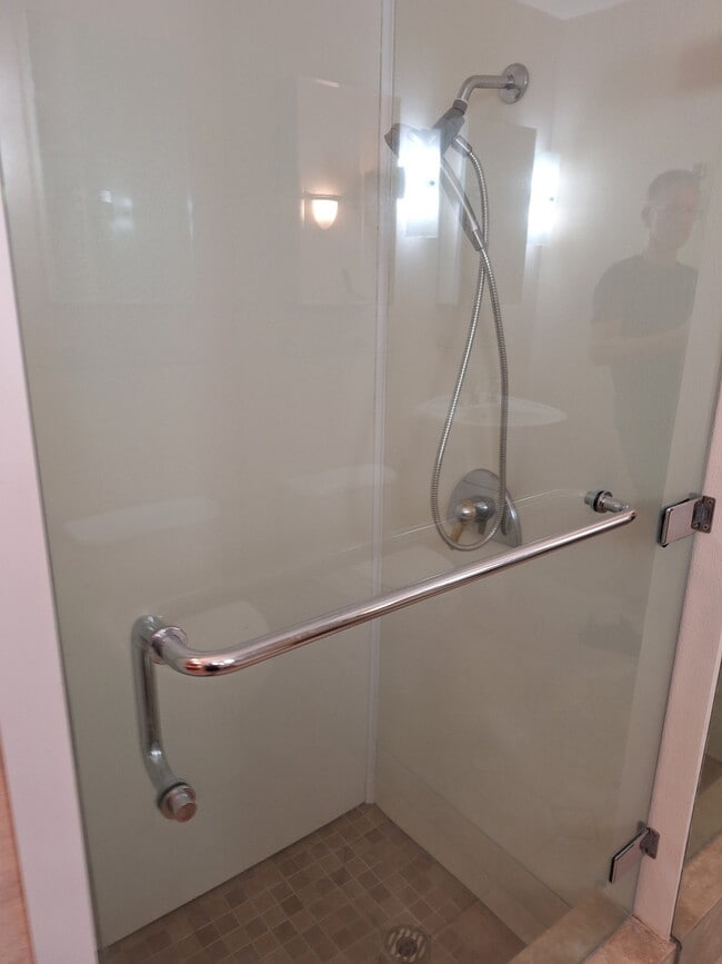 Building Photo - 1700 Makiki St