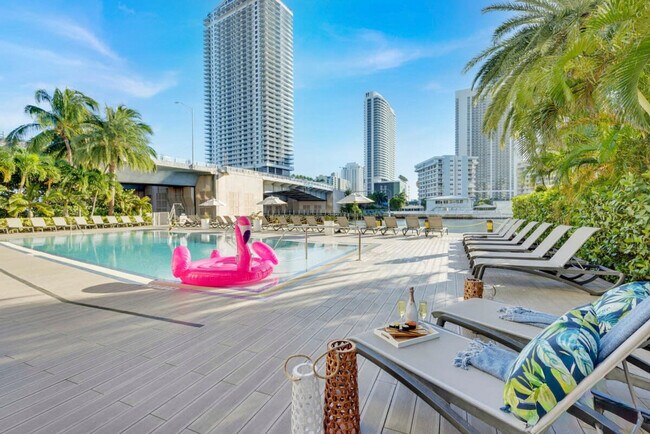 Building Photo - 1180 E Hallandale Beach Blvd