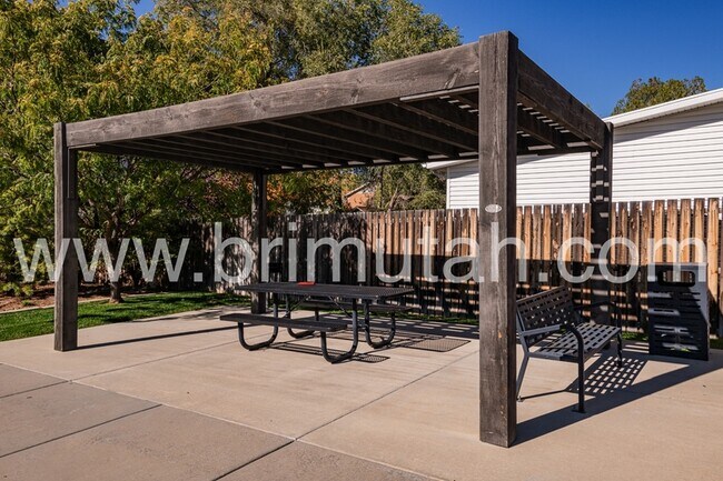 Building Photo - 3225 S 900 E