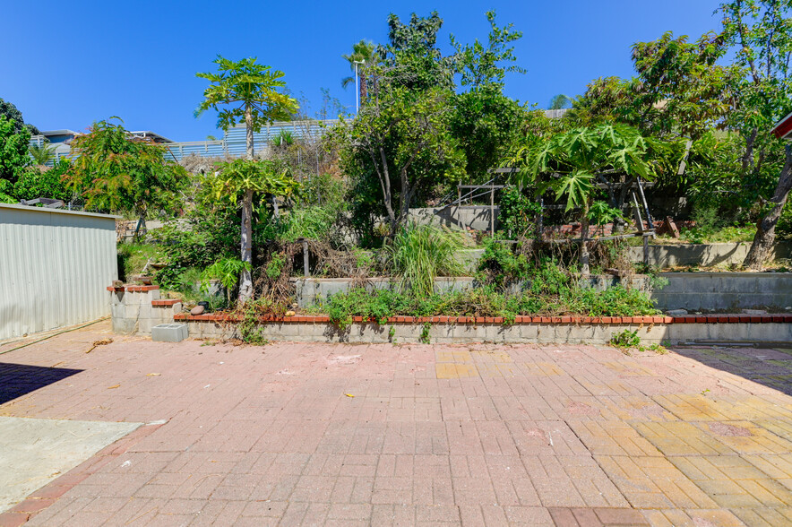Garden - 2363 Fleetwood St