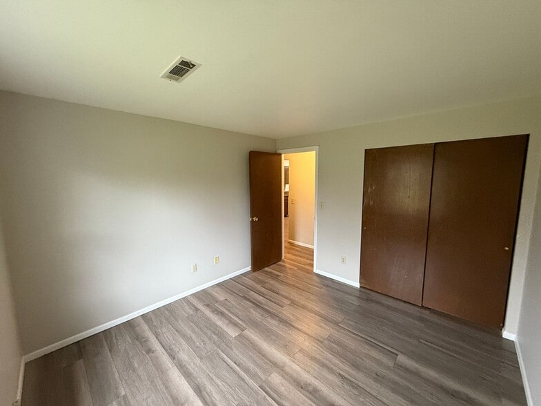 Building Photo - 2308 Valley Creek Run