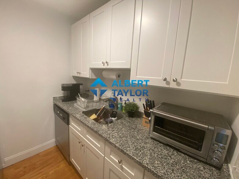 Building Photo - 41 Cunard St