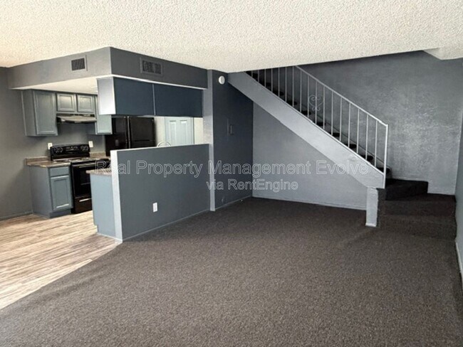 Building Photo - 2689 W Ocotillo Rd