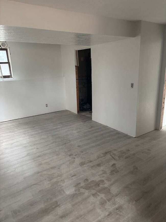 Building Photo - 1213 E Carol St