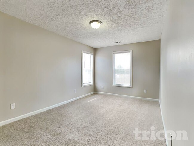 Building Photo - 25 Bermuda Cir