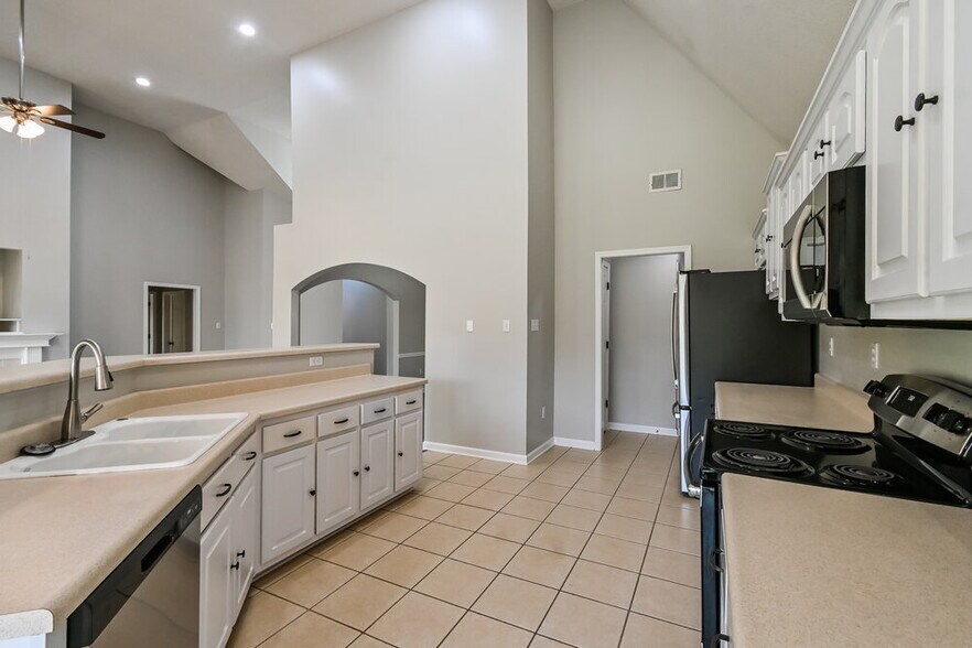 Building Photo - 841 Cedar Trace Cir