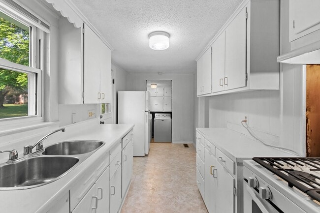 Building Photo - Super Cute 3 Bedroom in Fayetteville!