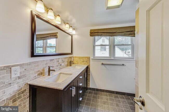 Building Photo - 4112 Spruell Dr