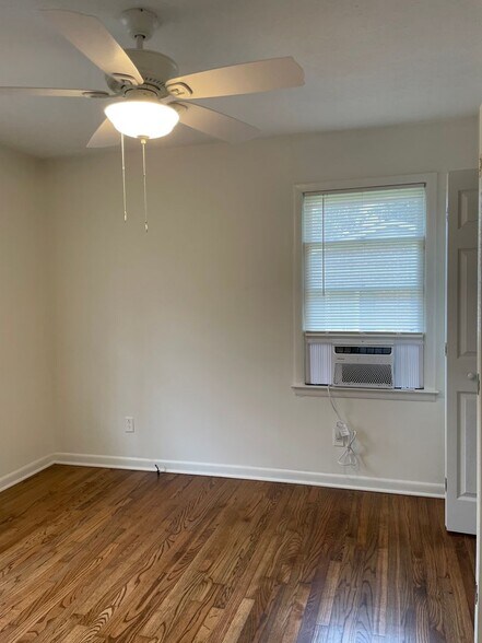 Building Photo - Cute and Newly Renovated Brick One Level H...