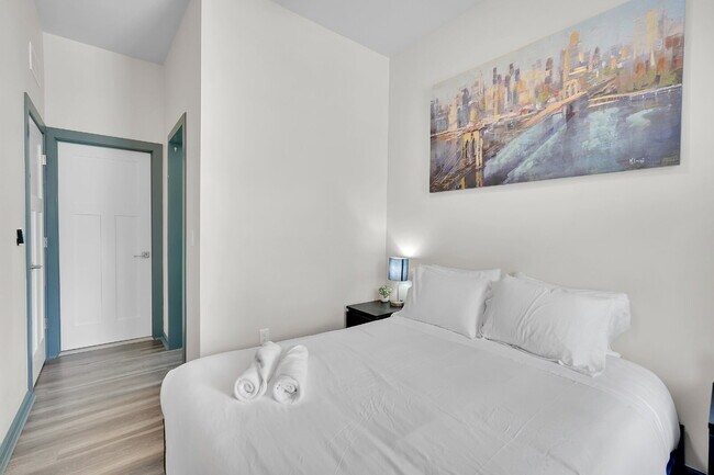 Building Photo - Furnished 2-Bedroom, 2-Bath Apartment near the Medical Campus
