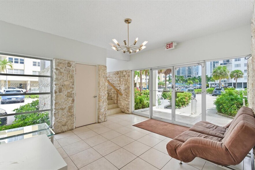 Building Photo - 1833 S Ocean Dr