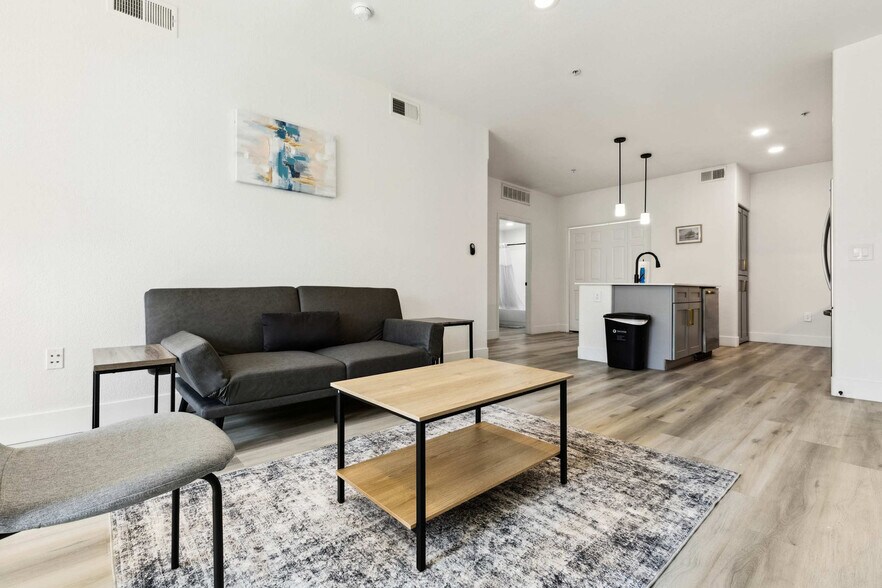 Building Photo - 6610 N 93rd Ave