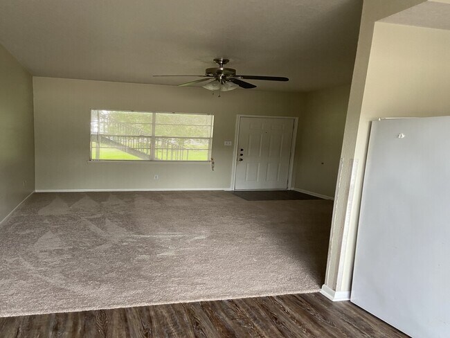 Building Photo - Meadowview Apartments