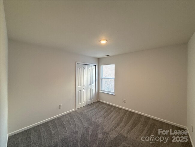 Building Photo - 2807 Forest Grove Ct