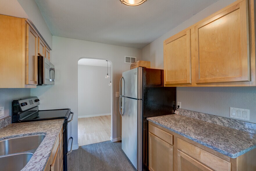 Building Photo - 5212 Midmoor Rd