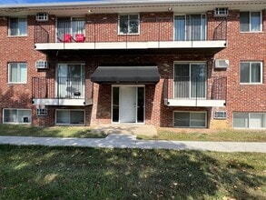 Building Photo - Warren Park 2 Bedroom Apartment with Balcony