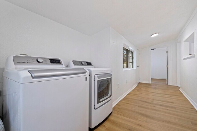 Building Photo - 2710 22nd Ave S