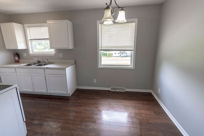 Building Photo - 7217 N Moberly Dr