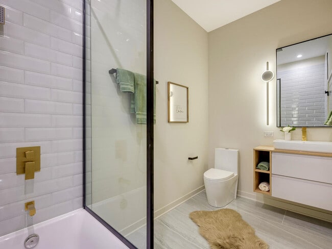 Building Photo - 6336 W Belmont Ave