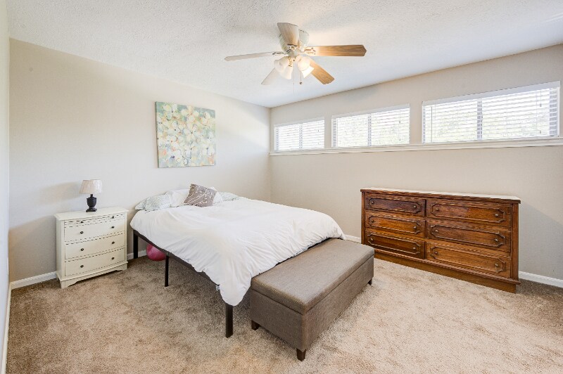 Building Photo - 16607 Brenton Oaks Dr