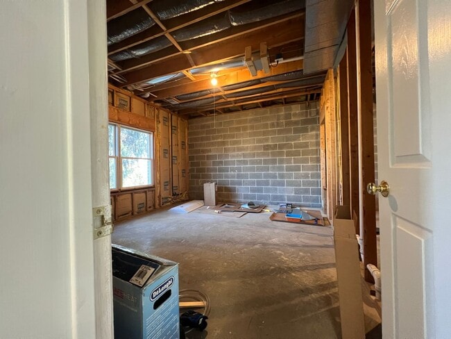 Building Photo - 240 Newberry Ln