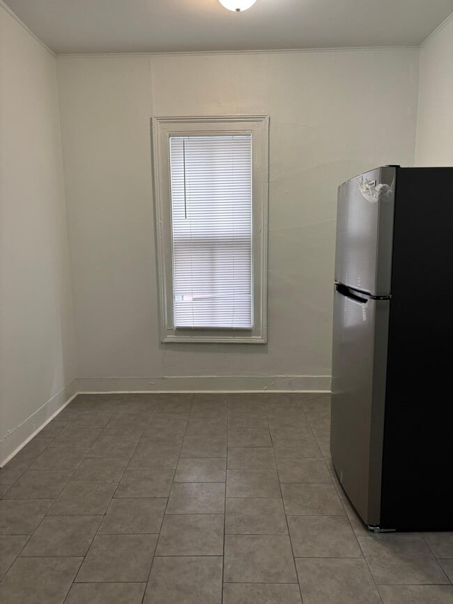 Building Photo - 403 W Hampton Ave