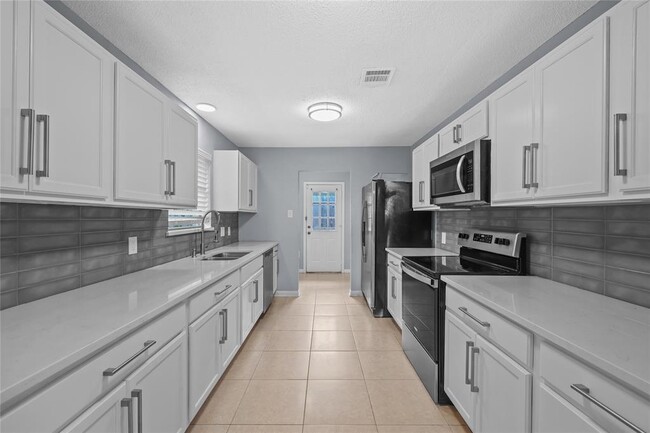Building Photo - 12735 Memorial Dr