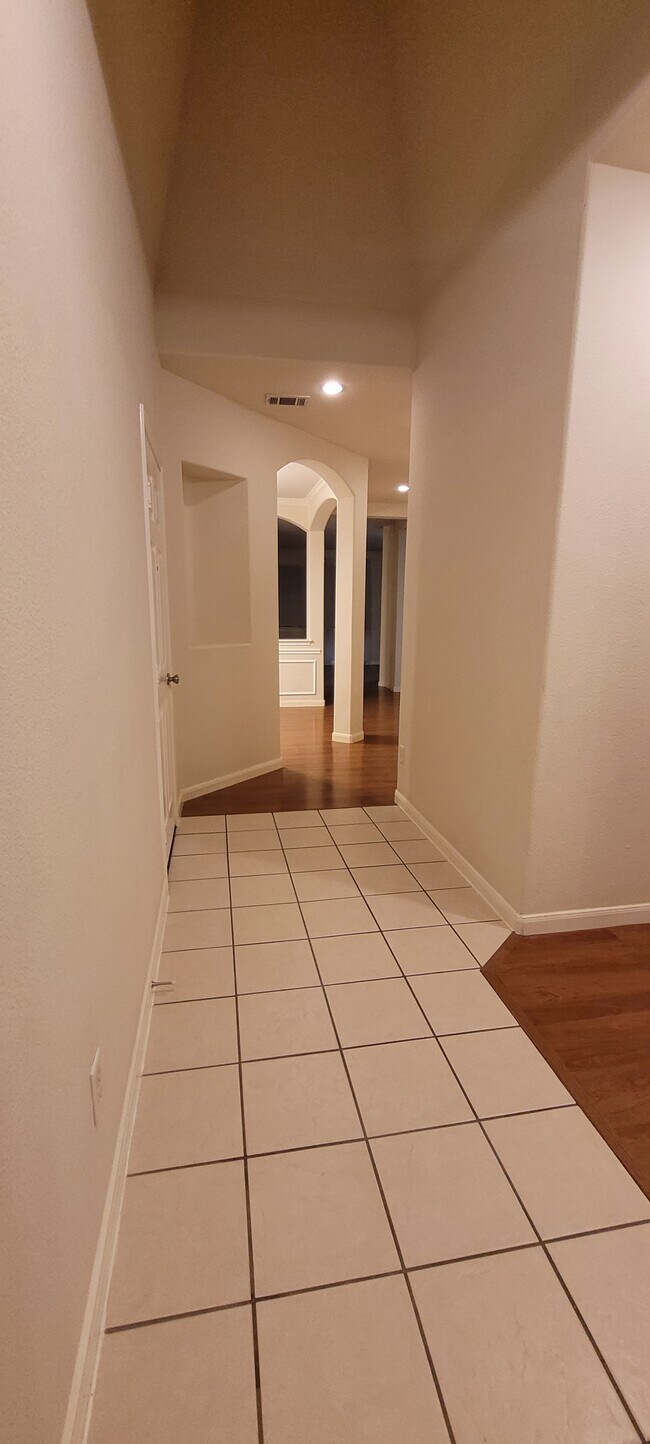 Building Photo - 217 Grooms Rd