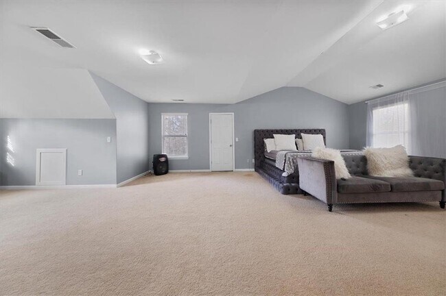 Building Photo - 504 Trotters Ln