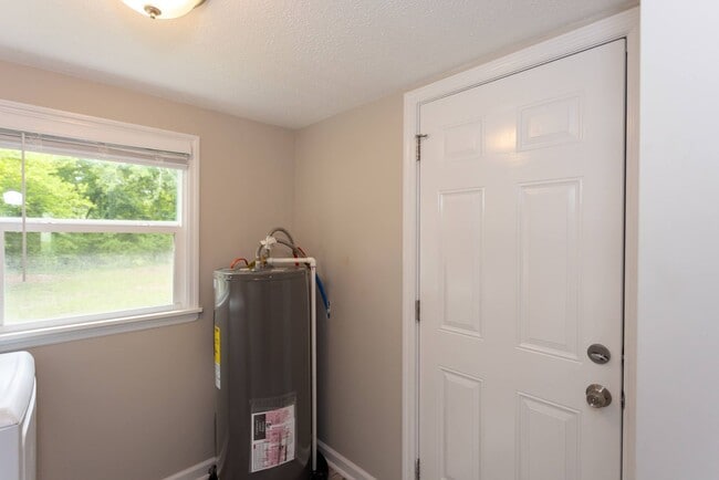 Building Photo - Welcome to this Beautiful Home nestled in the heart of Sumter, SC.