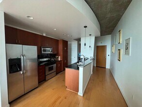Building Photo - 943 Peachtree St NE