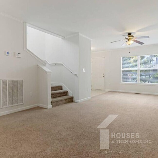 Building Photo - 112 Asteria St