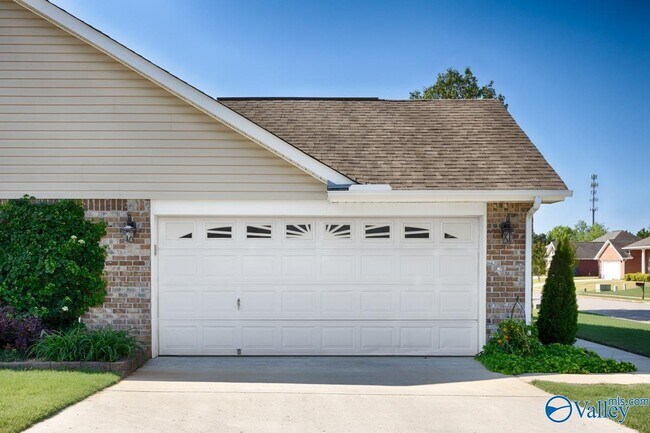 Building Photo - 247 De Jan Rd